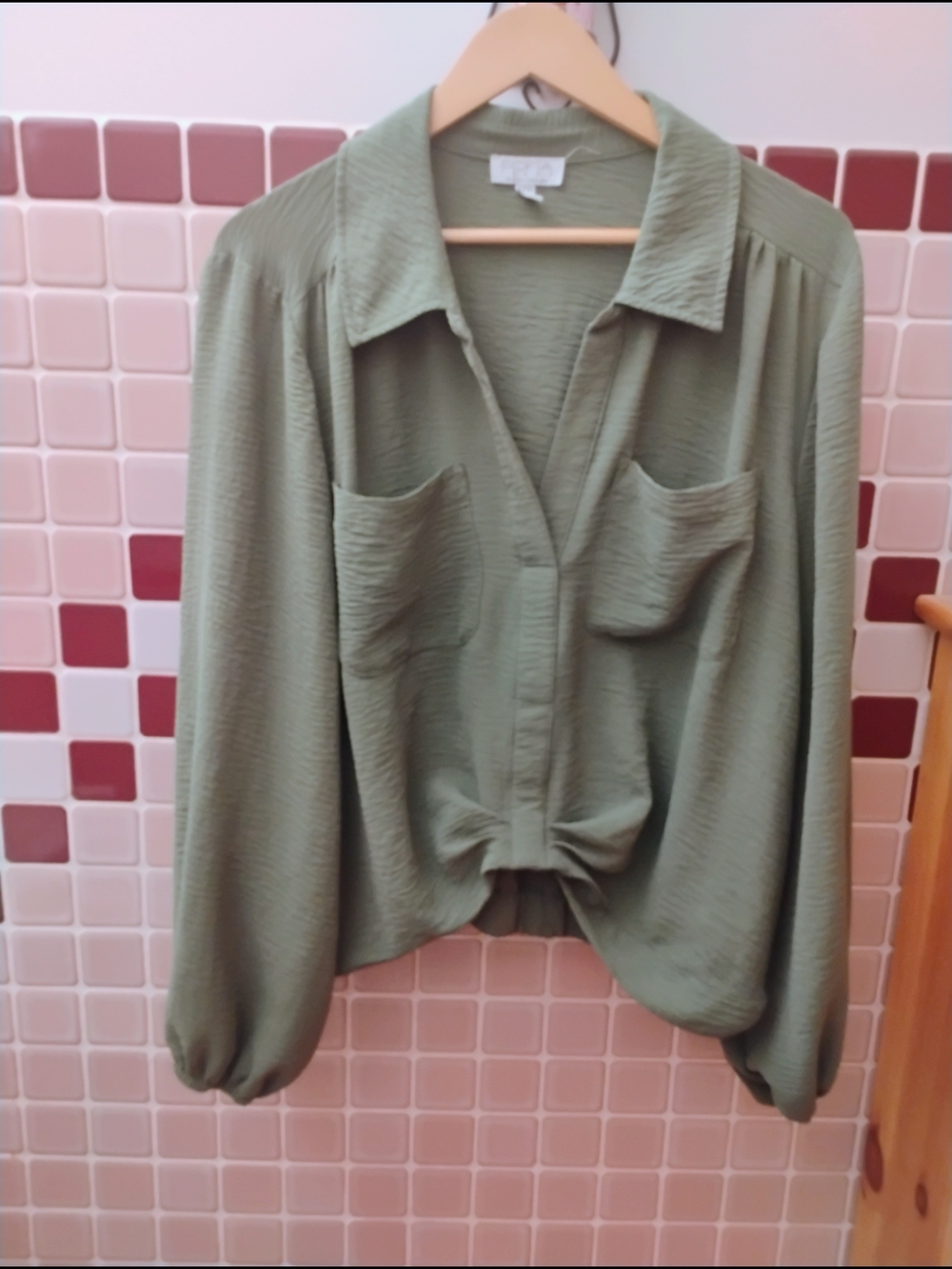 sofia by sofia vergara Olive Green Button-Front Tie-Hem Blouse